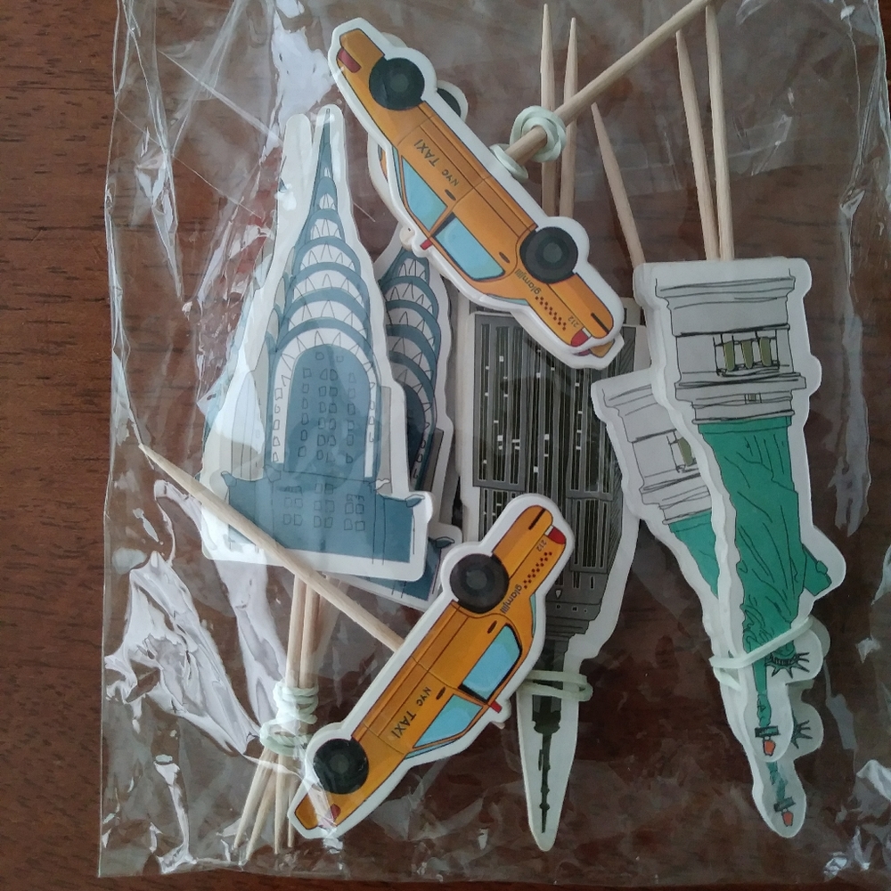 NYC cupcake decor